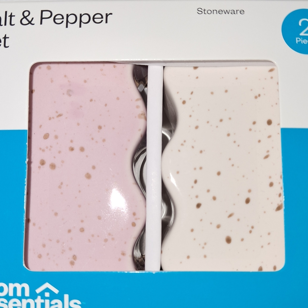 Room Essentials NWT Wavy Stoneware Salt & Pepper Shaker Set In Pink/Cream - Picture 4 of 5